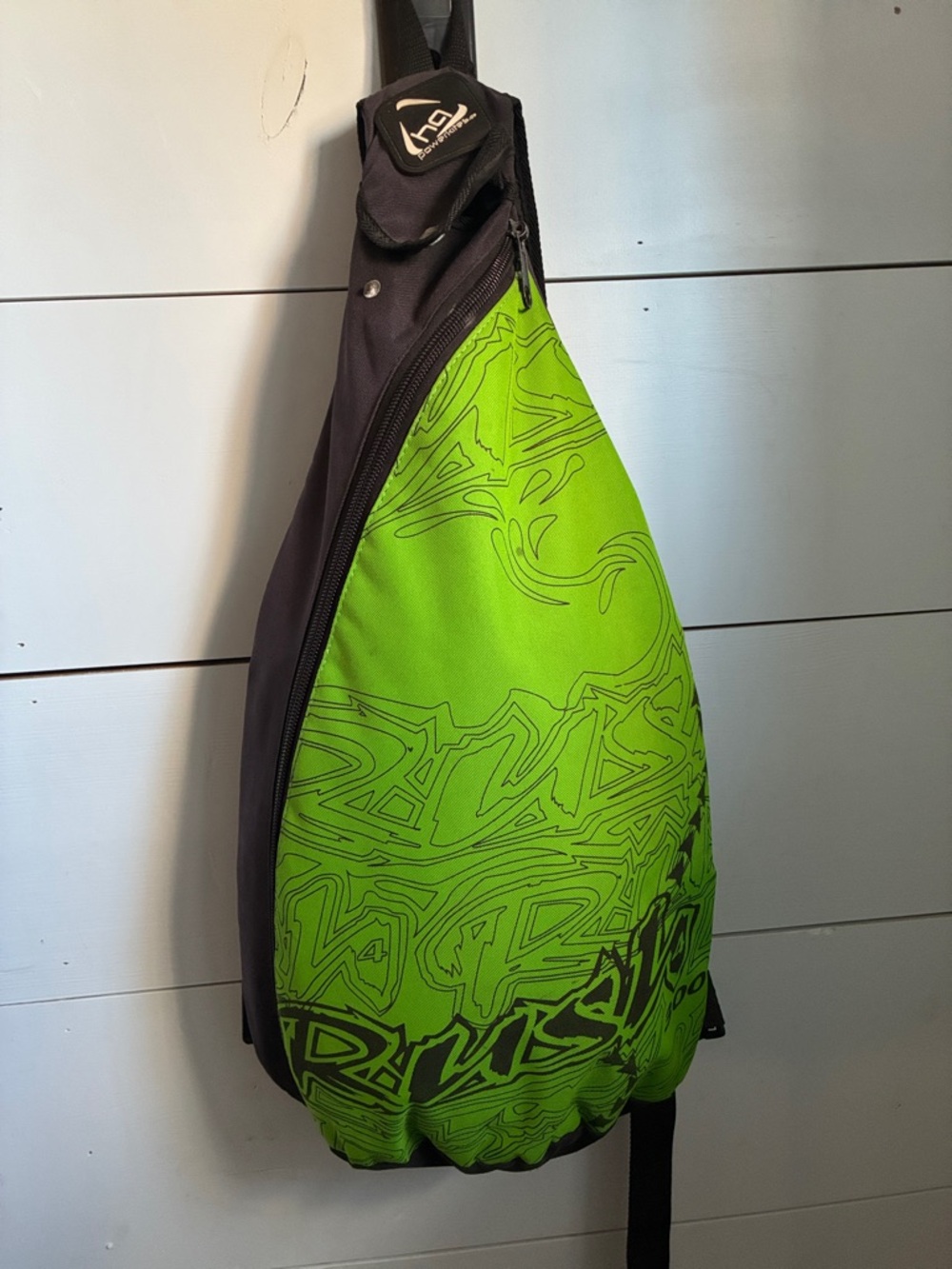 Rush 300 power kite with sling carrier